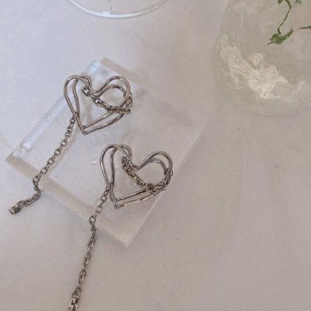 The Chain My Heart earrings with chain attached posts in 925 silver.